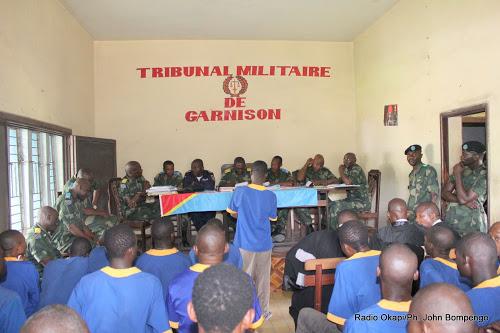 Une_vue_de_la_salle_daudience_du_tribunal_militaire_ce_29_avril_2011_a_Kinshasa_lors_du_proces_des_presumes_insurges_Eniele